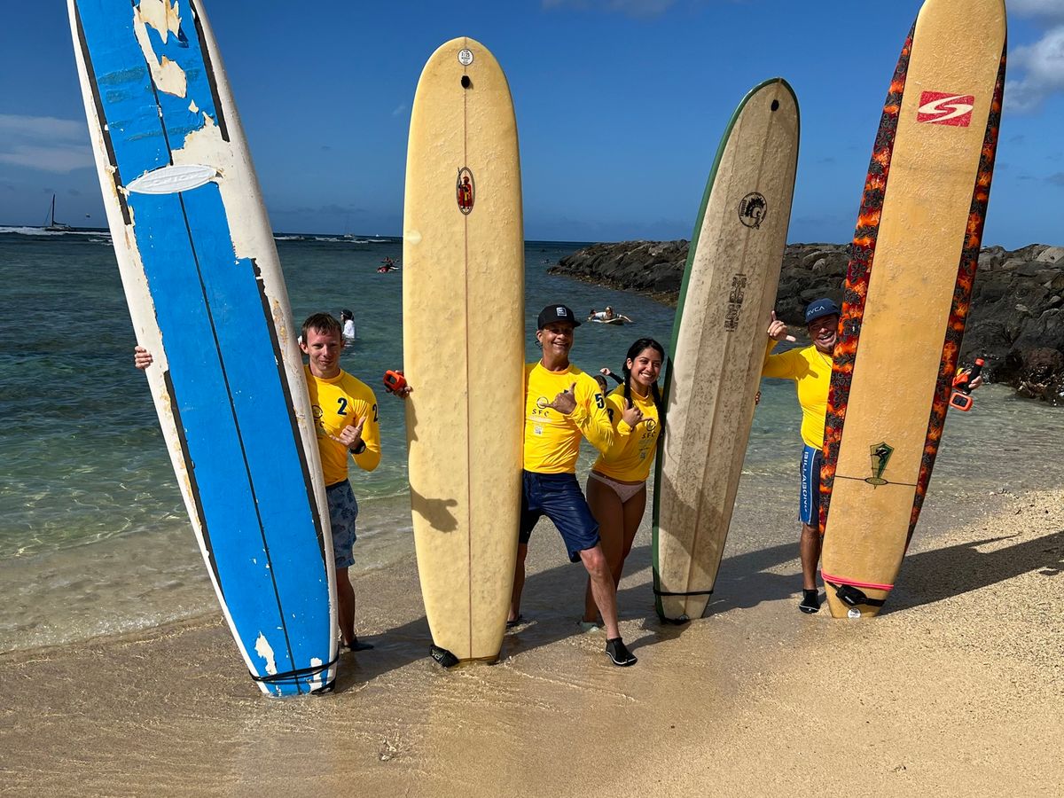 Surfboards lined up for a Waikīkī lesson
